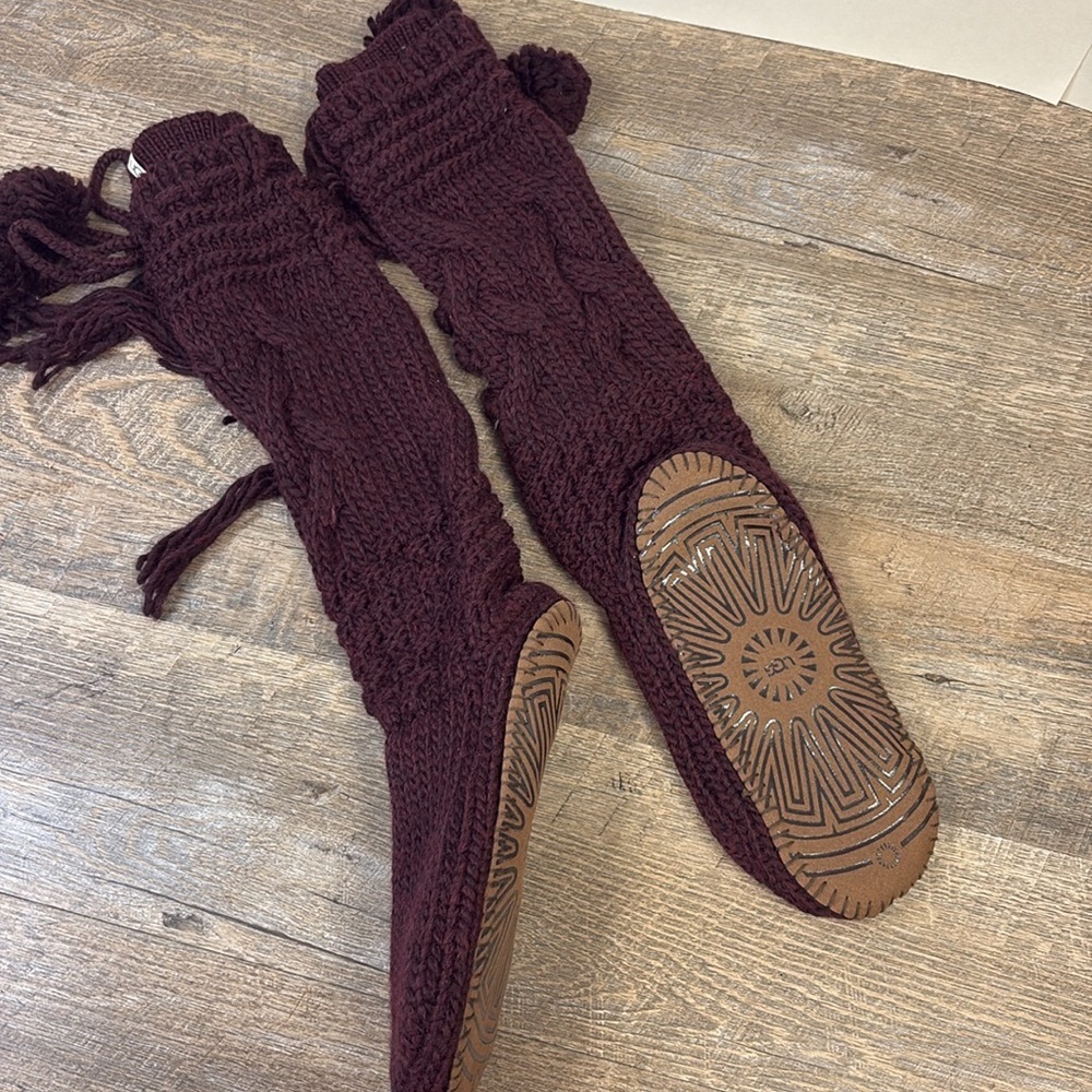 NEW UGG Fringed Cozy Slipper Socks -Burgundy